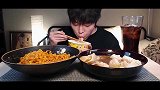 韩国SIO小哥哥吃3个火鸡面，还有卤蛋饭，辣死了！