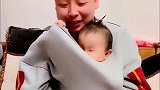 爸爸带娃总是惊喜不断，当妈妈问暖宝呢没想到是这样的，太逗了