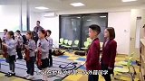 Jasper当校园导游，与外籍同学自信出镜，中英文切换自如好厉害
