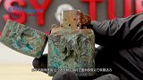 意外从土里挖出个95年的破旧打火机，牛人修复翻新，结果太牛了