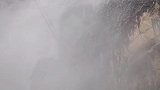 云雾缭绕见天门山索道，分外迷人，这就是天门山仙境！