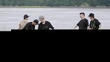 泥地舞王邓超上线！挖坑也能自娱自乐，舞蹈的响起来！