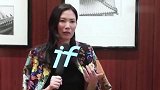 50岁邓文迪被曝新恋情后晒美照 大胆红配绿身材在线不走样