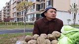 奇葩小伙卖菜不会算账，和美女神交流，结果把美女绕晕了！