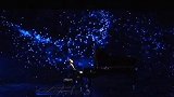 郎朗在LAMERLIVE直播间演奏《爱之梦》时