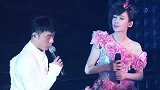 李克勤周慧敏演唱《一生不变》歌声娓娓动听，倾情演绎心中所爱