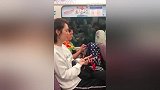 洪欣经济堪忧，张丹峰名下公司是毕滢控制，自己出行独自挤高铁