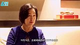 何超琼罕露面，俯身与小朋友合影和善慈祥，百万表抢镜