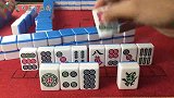 今天公司休班，小伙直奔麻将馆，和牌友高兴的搓麻将