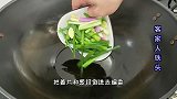 过节鸭肉怎样吃？加2节莲藕这样做一砵，上桌就是一道硬菜，真香
