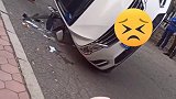 奇葩 肇事 现场！网友:侧立独行！