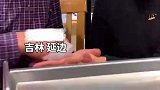 女儿晒父母恩爱日常，结婚近20年仍如热恋小情侣