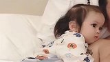 女儿不愧是爸爸的小情人，每天就黏着他爸爸，为娘拉都拉不开