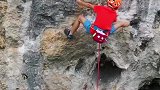少年成功挑战中国攀，完成攀岩线路
