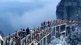 天悬栈道，玉壶峰