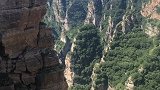 白石山，山顶峰林遍布，怪石磷峋！