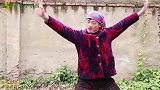 妈妈教兄妹俩打太极，没想还有秘密口诀“大西瓜”，太搞笑了
