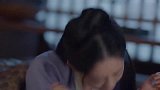 流萤睡着了，龙王才敢现身，躺在她的身边