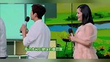 谢娜刘宪华跳草裙舞，彭昱畅背后像做康复训练，被何炅一顿吐槽！