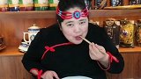 今天吃蒙古的粘豆包，其实粘豆包吃起来感觉都一样