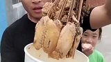 农村大哥吃冷锅串串，看他大口开吃的样子，瞬间馋哭了