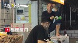 高校水果店价格战魔性叫卖全场5折