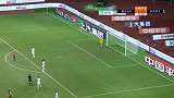 我也想当西里诺 黄希扬禁区外远射尝试偏出立柱