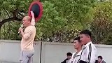 校园运动会上，男生直接倒下