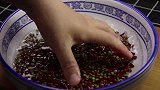 我家绿豆从不煲粥，加一把红豆简单一做，上桌3斤不够吃，比肉香