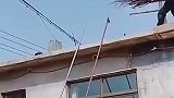 这样从屋顶下来一般人不敢