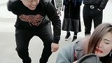 衣服被老婆抢去给假人穿，冷死了