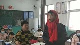 孩子们的大课间，两个学生表演节目精彩绝伦，简直就是戏精上线