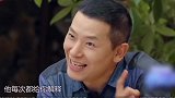 黄雅莉化身厨师长，一人身兼数职招待二十多个人吃饭