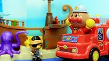 面包超人消防车：给佩奇的房子和呱唧猫的海盗船灭火