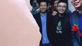 这新娘子，结婚玩出新高度，这让新郎怎么背啊哈哈哈