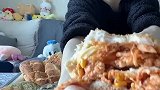 mini吃大欧包，一个面包塞了4颗咸蛋黄，美味至极！