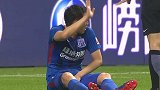 又心疼又想笑 秦升被热鸟射中要害脸色发白