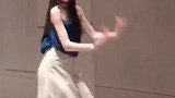 目测小姐姐身高有178，竟然还穿高跟鞋跳舞，还让男人活吗