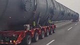 超长的大货车，太震撼了