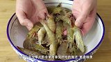 大虾这样做太香了，秋天我家经常这样吃，汤鲜味美，上桌瞬间抢光
