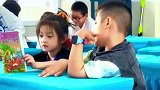 幼儿园里的这一幕，好像偶像剧里的青梅竹马