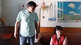短剧：儿媳坐月子公公给做方便面，五年后公公瘫痪，儿媳却这样做