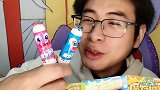 小哥吃趣味“魔发唇膏”，果酱晶莹撒跳跳糖，噼啪刺激甜如蜜