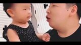 爸爸和暖宝玩亲亲，宝宝直接嫌弃爸爸臭，画面太逗了！
