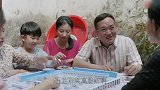 母亲重男轻女，儿子要钱随便给，女儿上清华却不同意！