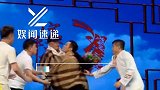 吓坏众人，赵本山演出被女粉丝上头拥抱强吻？结局意外反转