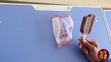 学渣给老师吃老干妈红豆，谁知竟是在雪糕里中取出的！真逗！