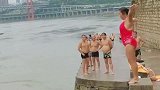 河边遇见的大姐，三米的站台跳下去，几秒钟浮出水面！