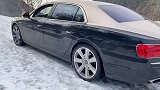 宾利的全时四驱，遇上积雪路面，车主干急上不去！