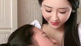 这是个早产大头娃娃